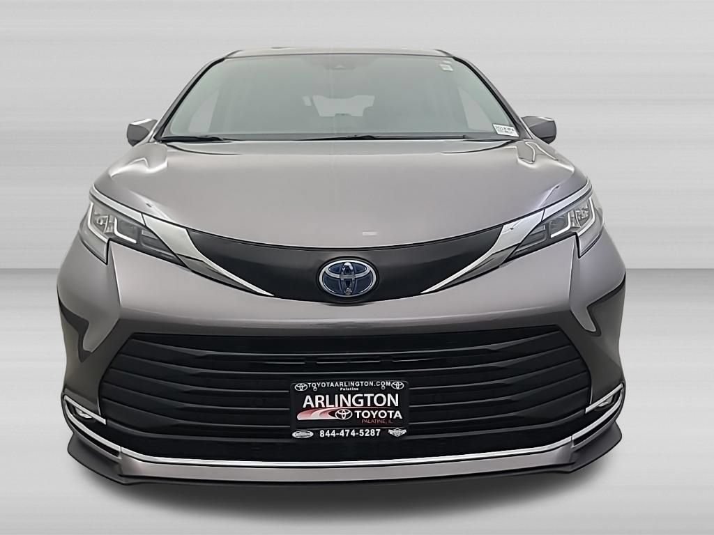 Used 2023 Toyota Sienna XLE AWD/4WD image 9