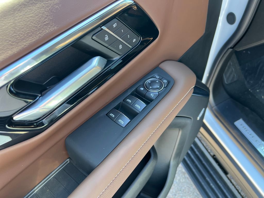 New 2026 Chevrolet Suburban High Country image 11