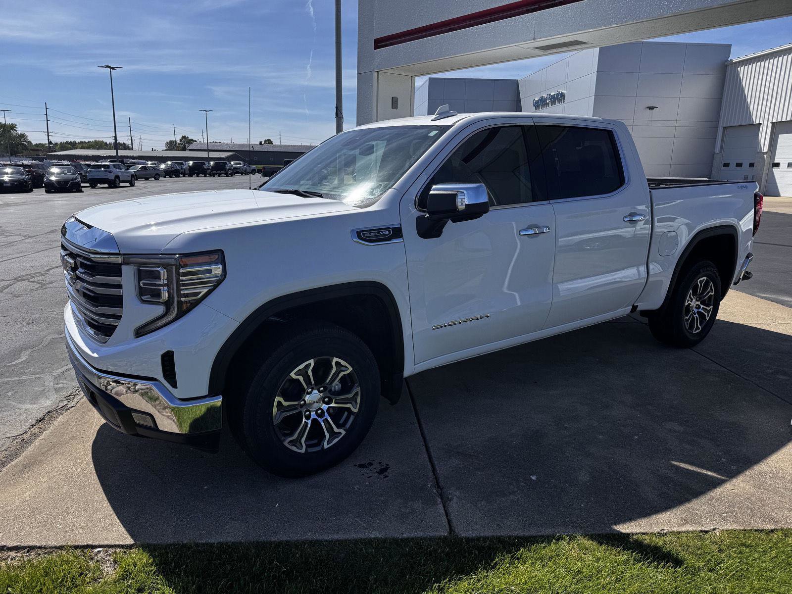 Used 2025 GMC Sierra 1500 SLT AWD/4WD image 5