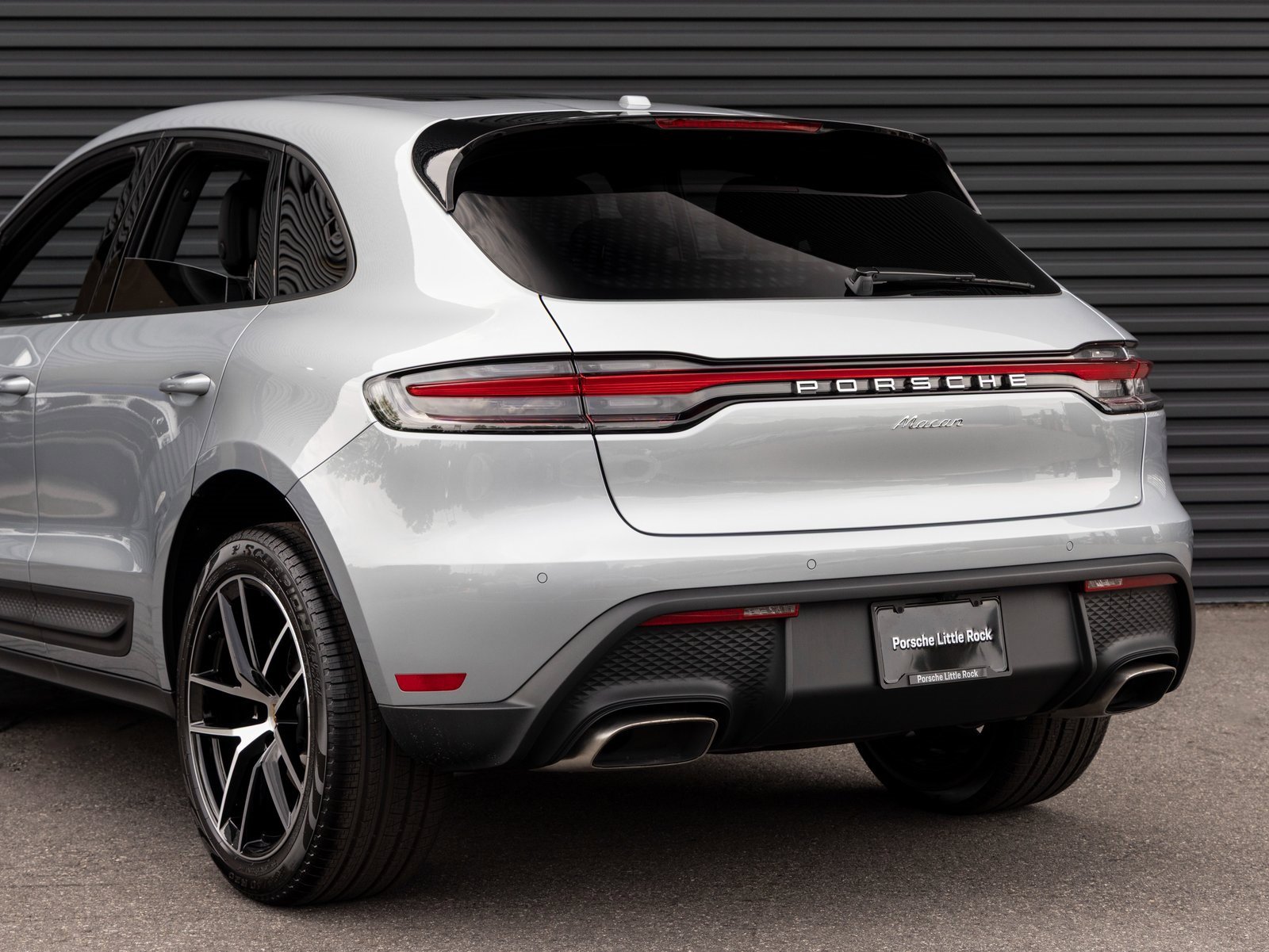 Certified 2025 Porsche Macan image 11