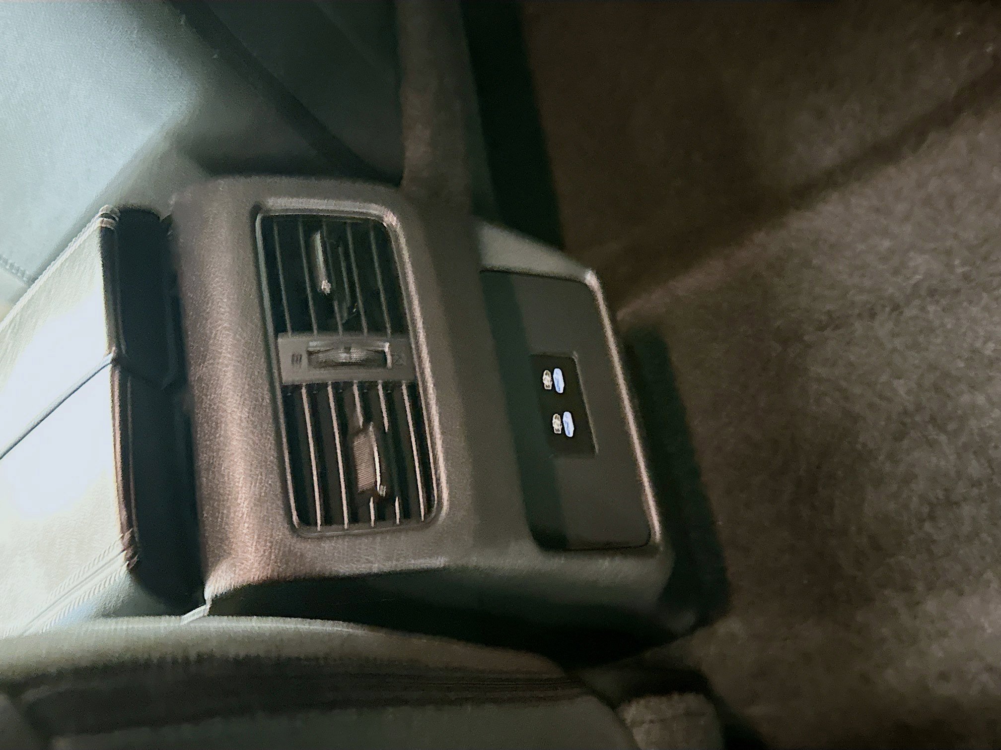 Used 2025 Nissan Rogue SV image 28