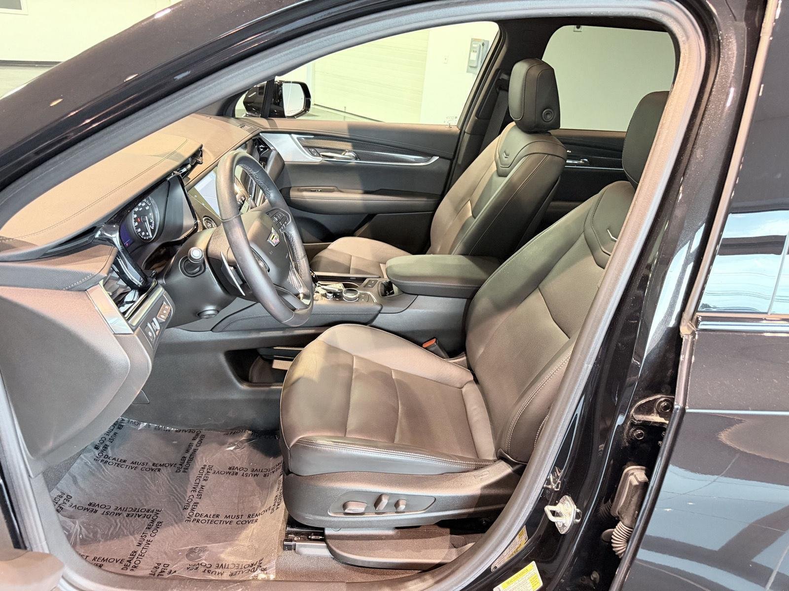 Used 2024 Cadillac XT6 Sport w/ Technology Package AWD/4WD image 34