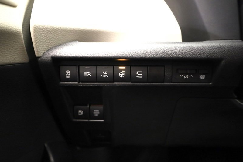 Used 2023 Toyota Sienna Platinum image 28