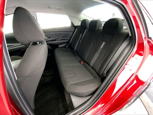 Used 2023 Hyundai Elantra SEL image 25
