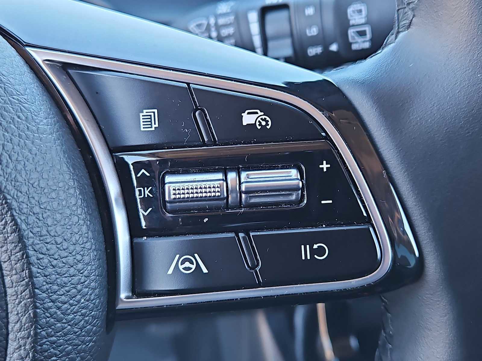 Used 2024 Kia Seltos EX image 24