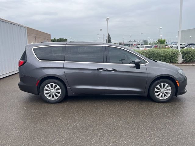 Used 2017 Chrysler Pacifica Touring w/ Tire & Wheel Group image 4
