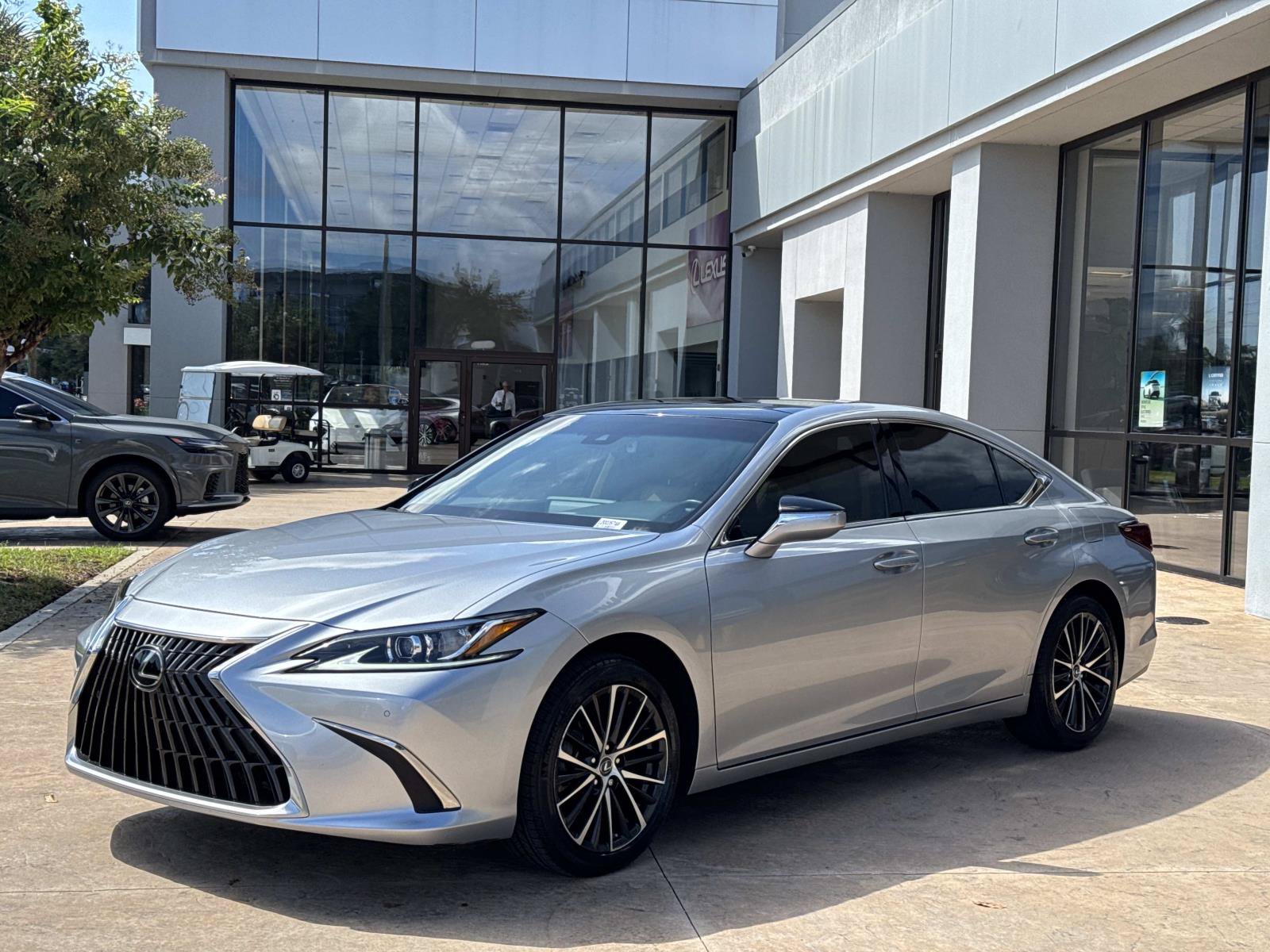 Used 2024 Lexus ES 350 w/ Premium Package FWD image 7