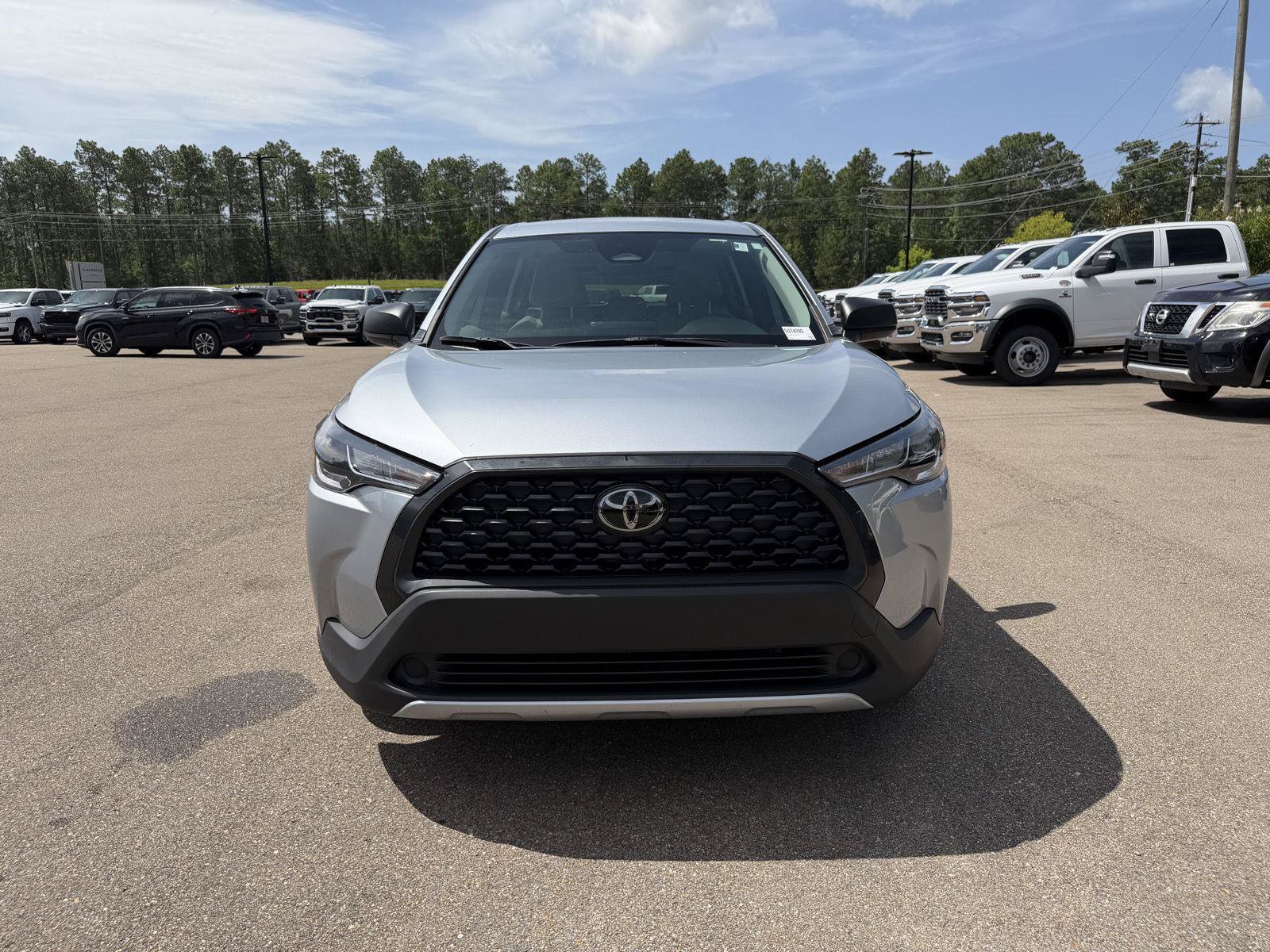 Used 2024 Toyota Corolla Cross L FWD image 2
