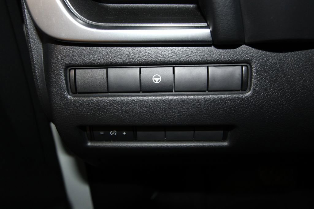 Used 2022 Nissan Rogue SV AWD/4WD image 9