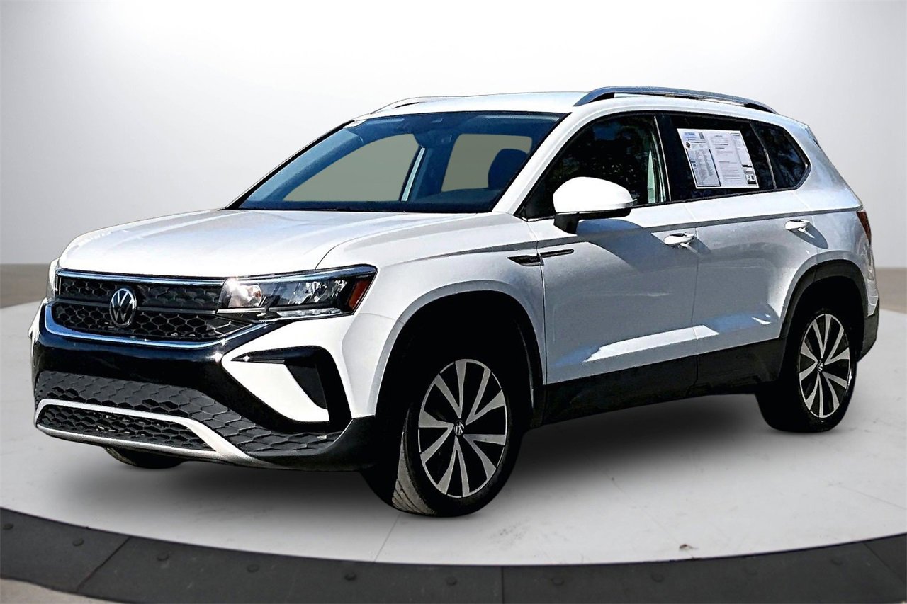 Used 2024 Volkswagen Taos SE image 4