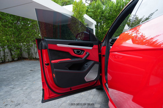 Used 2019 Lamborghini Urus image 19