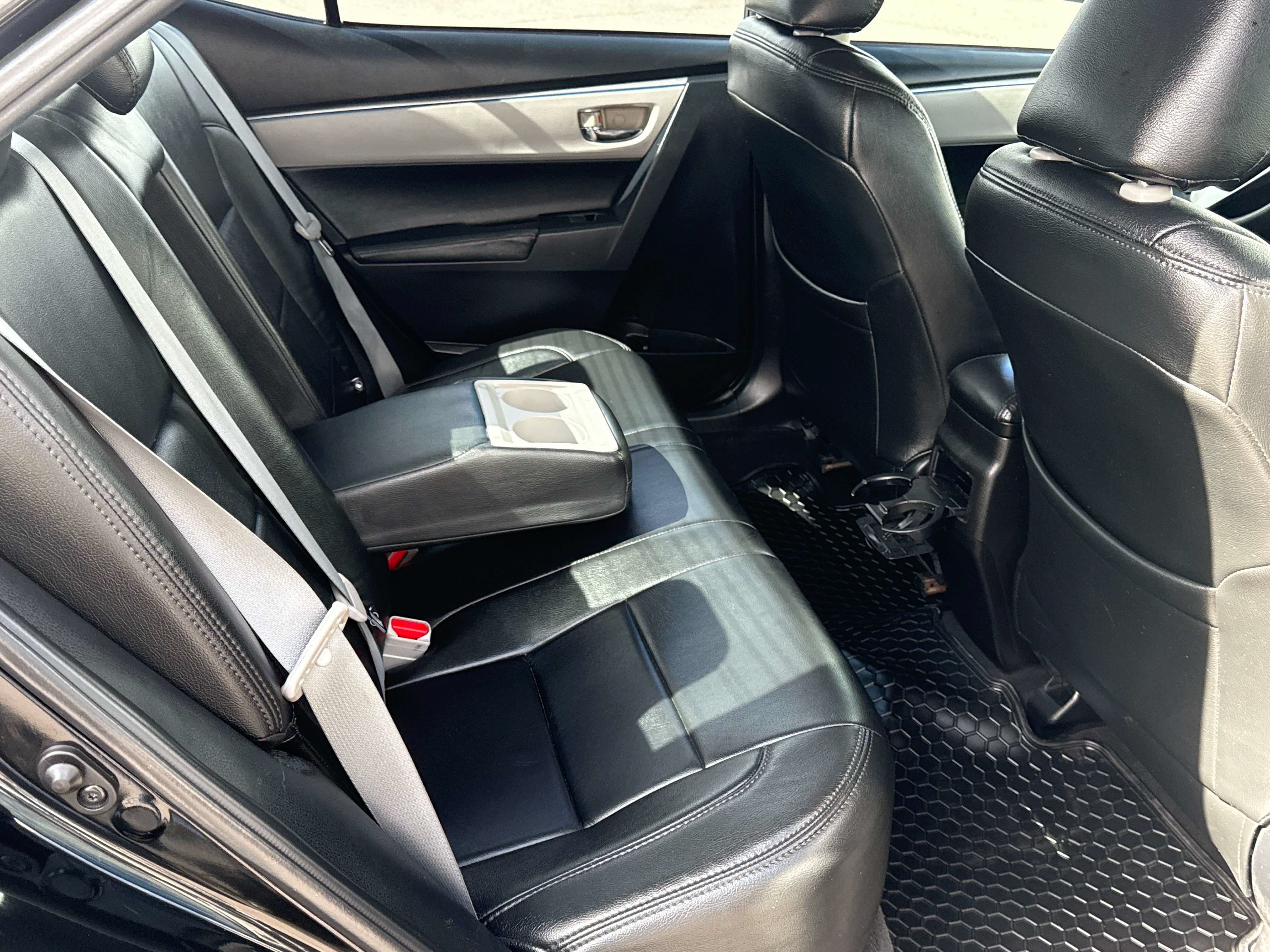 Used 2016 Toyota Corolla LE FWD image 17