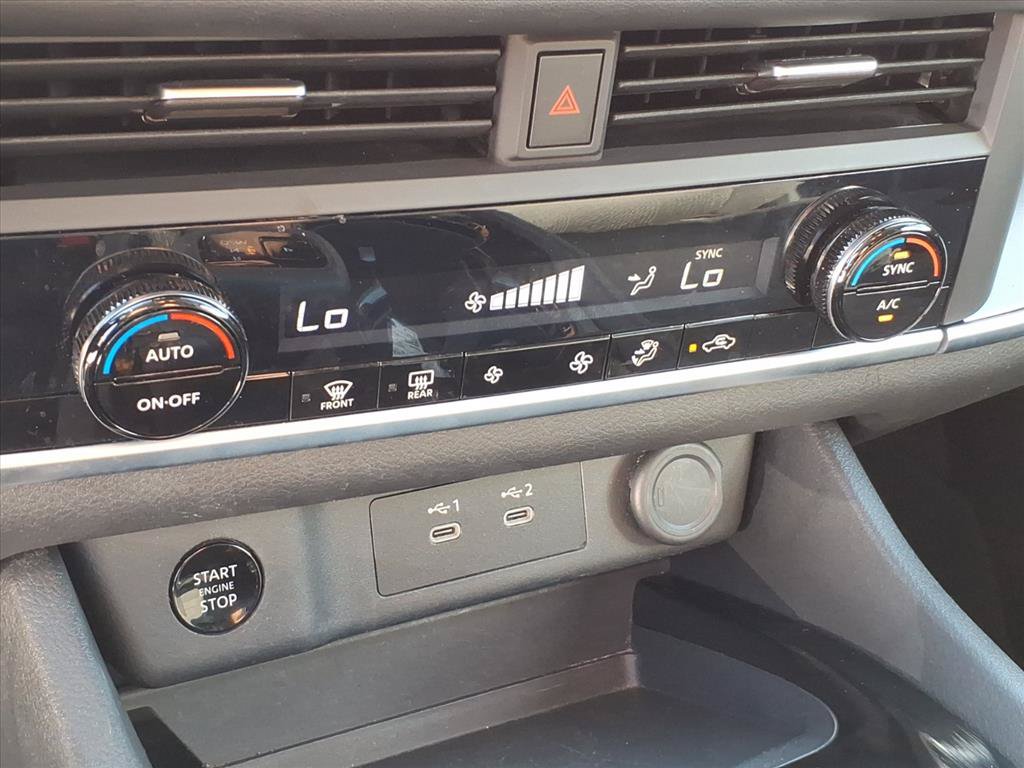 Used 2025 Nissan Rogue SV FWD image 30