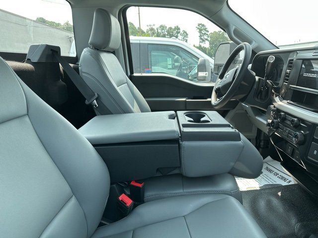 New 2025 Ford F550 4x4 Regular Cab Super Duty image 13