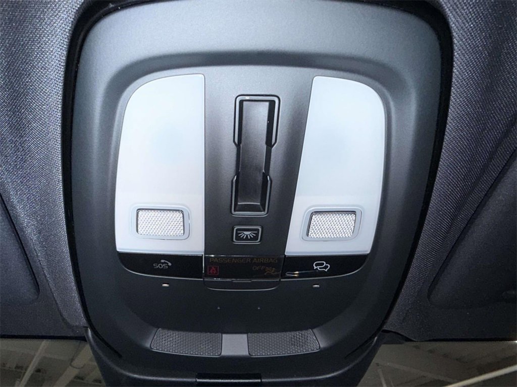 Used 2025 Volvo V60 B5 Cross Country Plus image 26