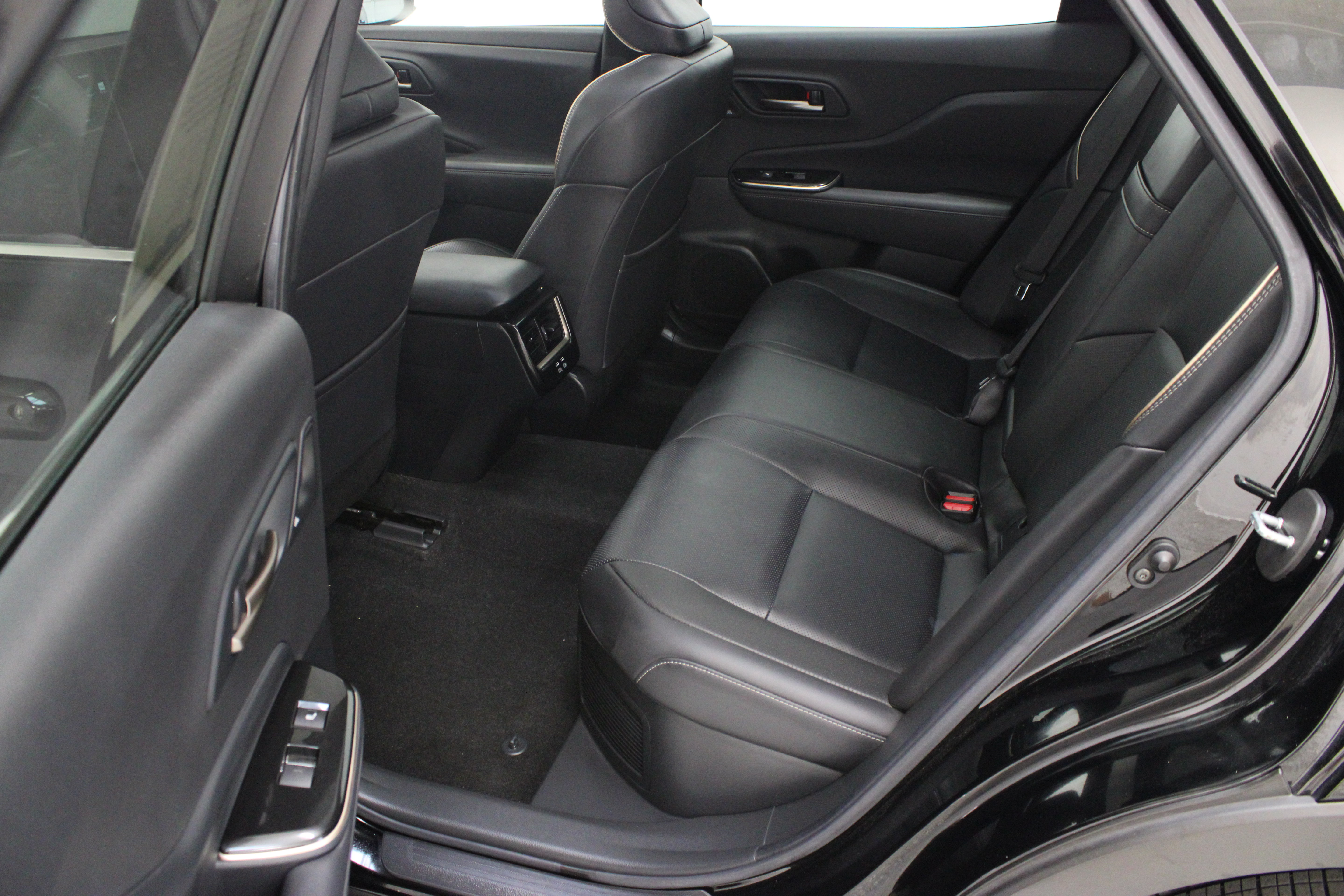 Used 2024 Toyota Crown Platinum AWD/4WD image 30