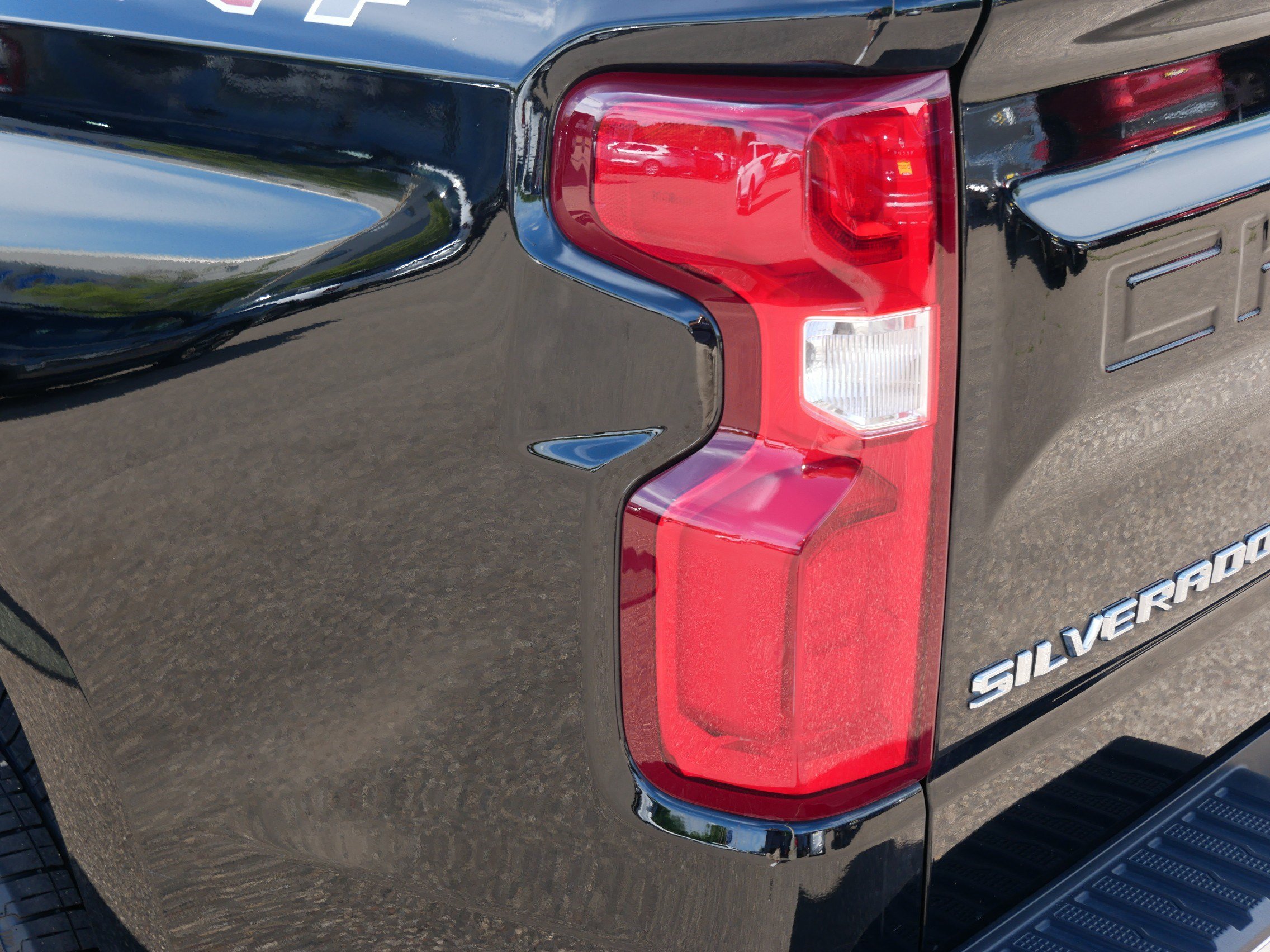 Used 2020 Chevrolet Silverado 1500 LTZ w/ LTZ Plus Package AWD/4WD image 17