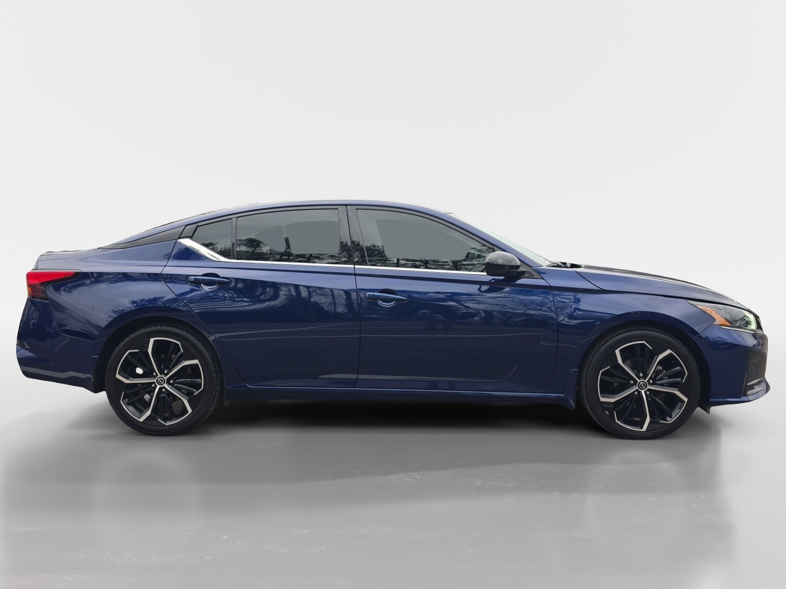 Used 2024 Nissan Altima 2.5 SR w/ SR Premium Package image 6