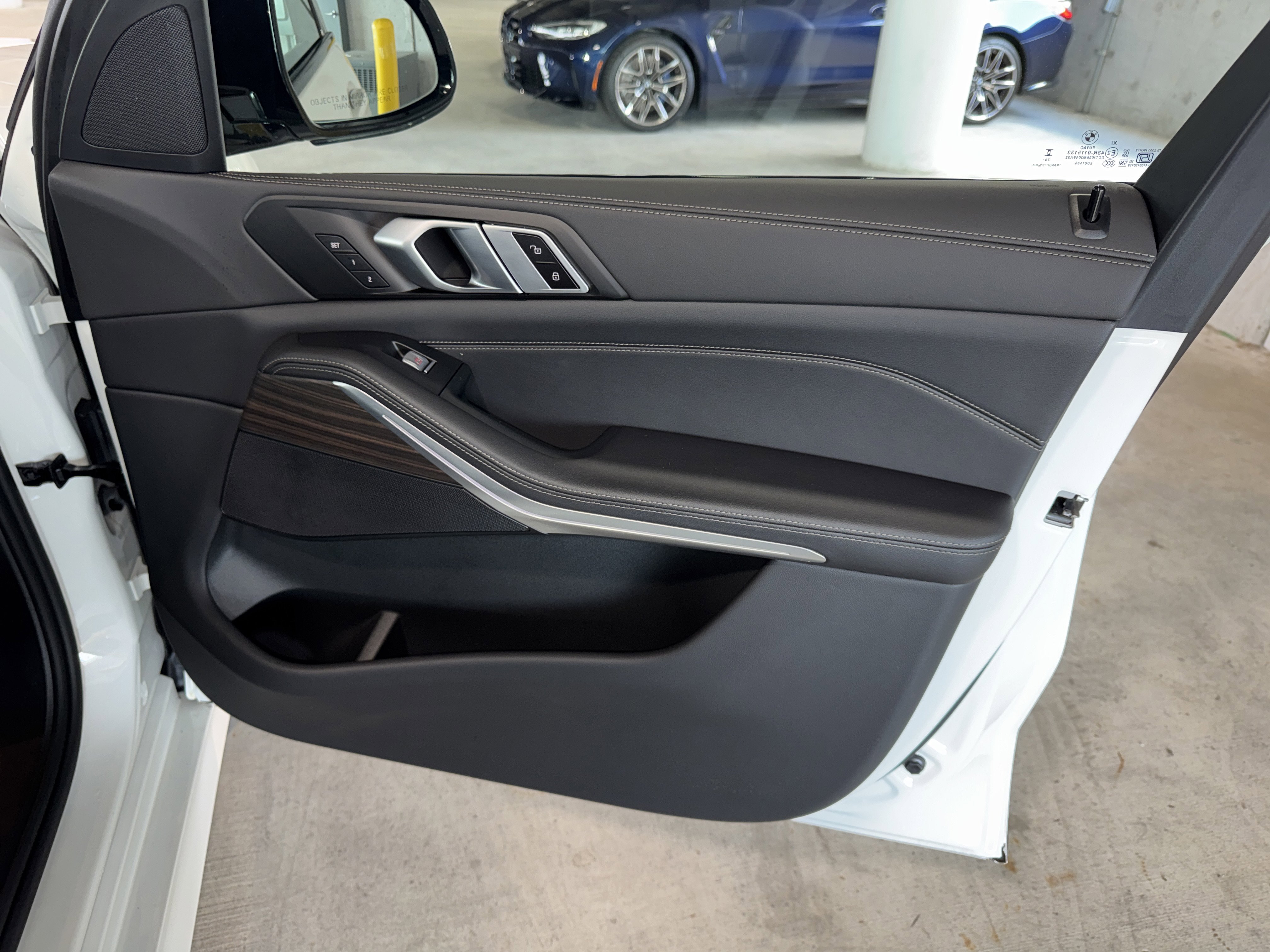 Certified 2025 BMW X7 xDrive40i w/ M Sport Package image 9