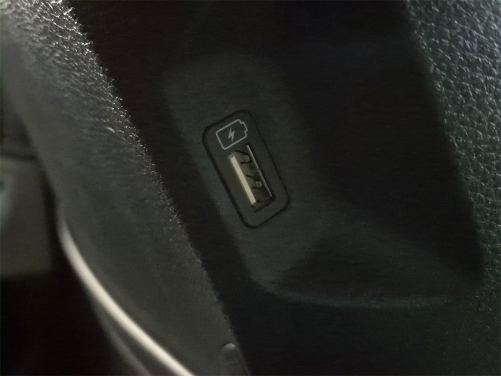 Used 2024 Kia Carnival LX image 17