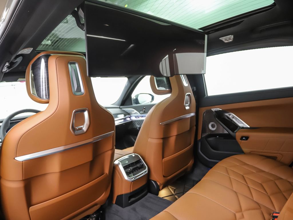 New 2026 BMW 750e xDrive image 19