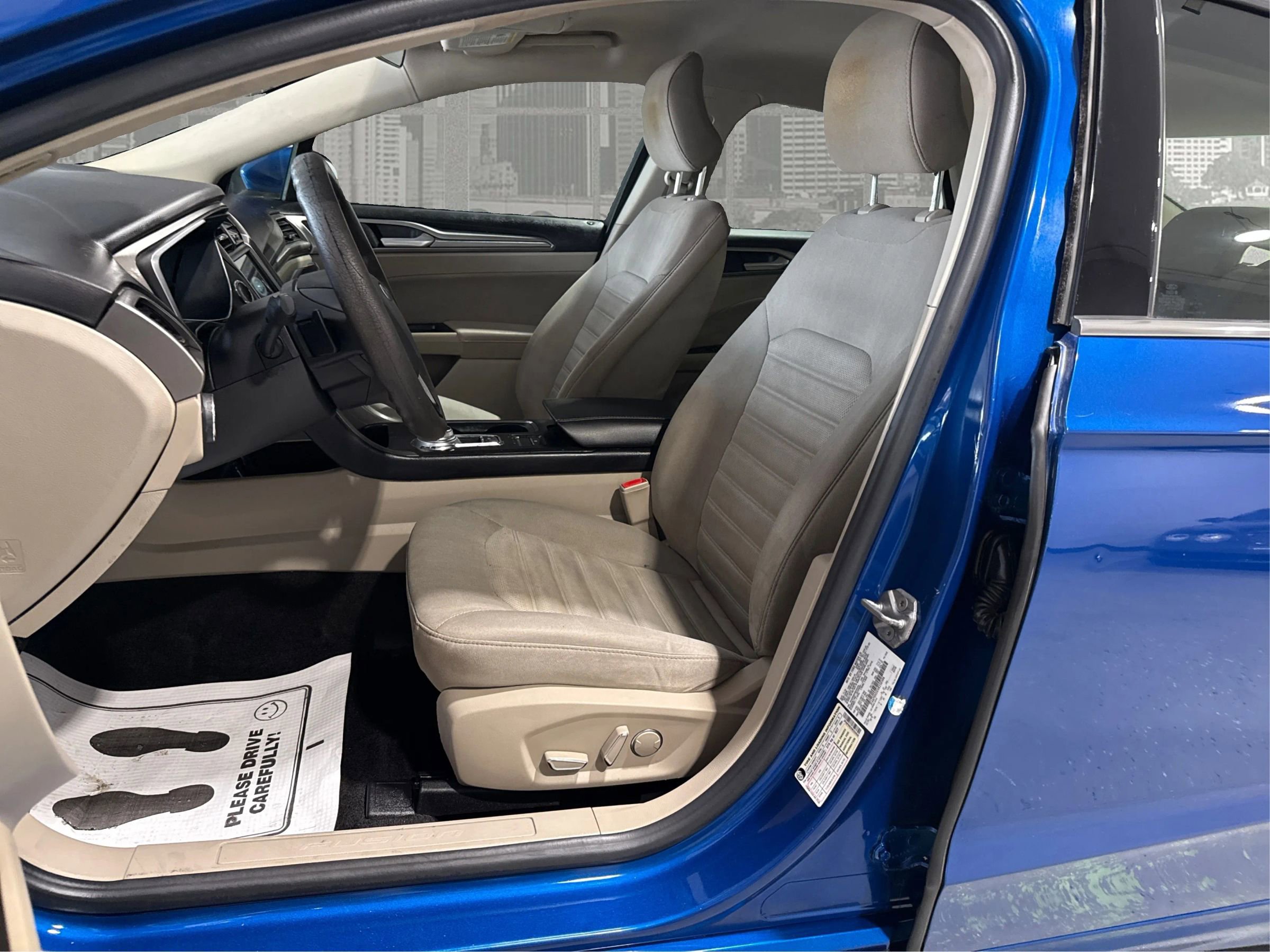 Used 2017 Ford Fusion SE w/ Fusion SE Technology Package image 9