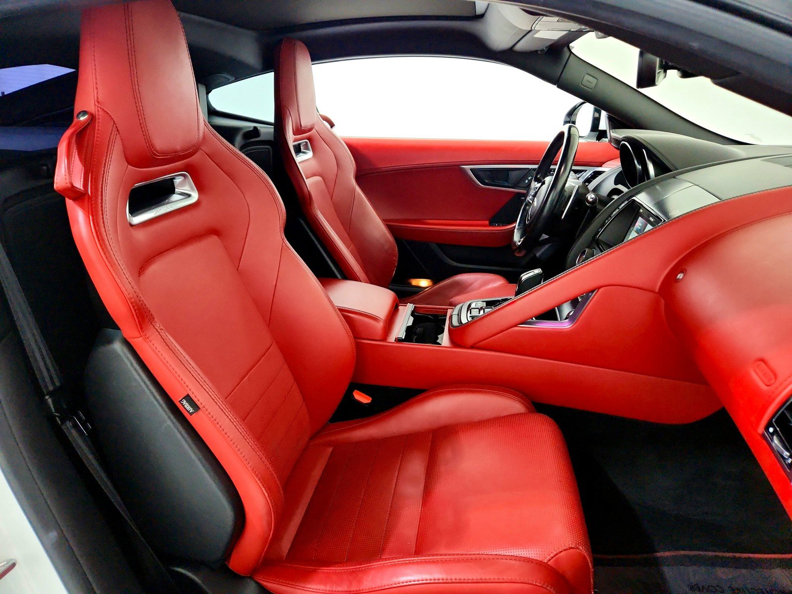 Used 2018 Jaguar F-TYPE R image 24