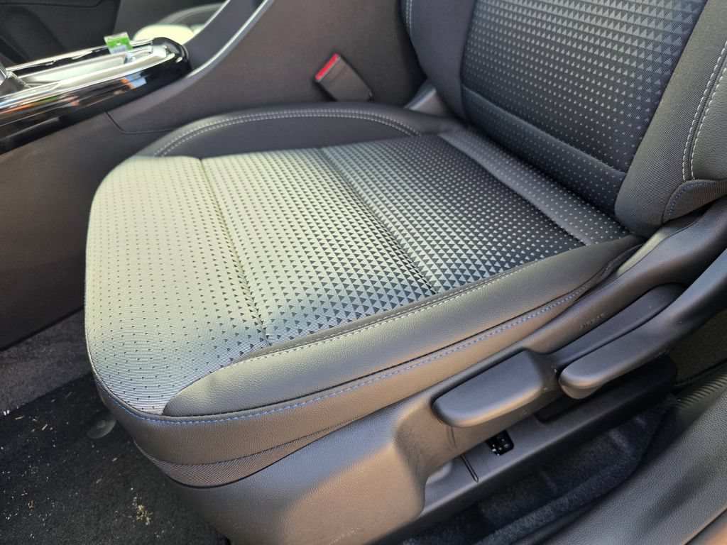 New 2026 Chevrolet Trax LT w/ Sunroof Package FWD image 9