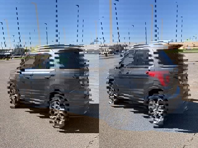 Used 2017 Ford Explorer XLT w/ Equipment Group 202A image 15
