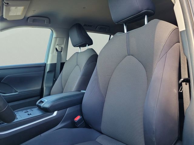 Used 2023 Toyota Highlander LE image 22