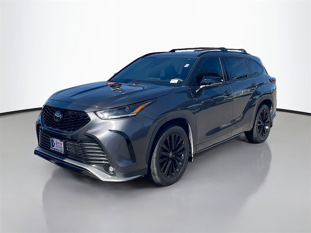 Used 2023 Toyota Highlander XSE image 3