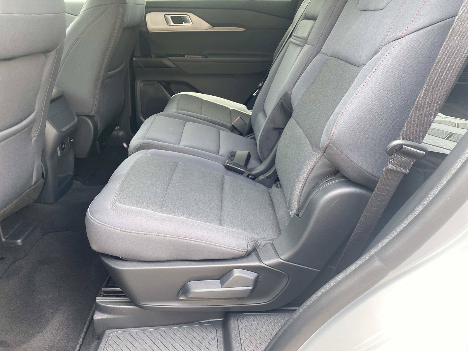 Used 2026 Ford Explorer Active RWD image 18