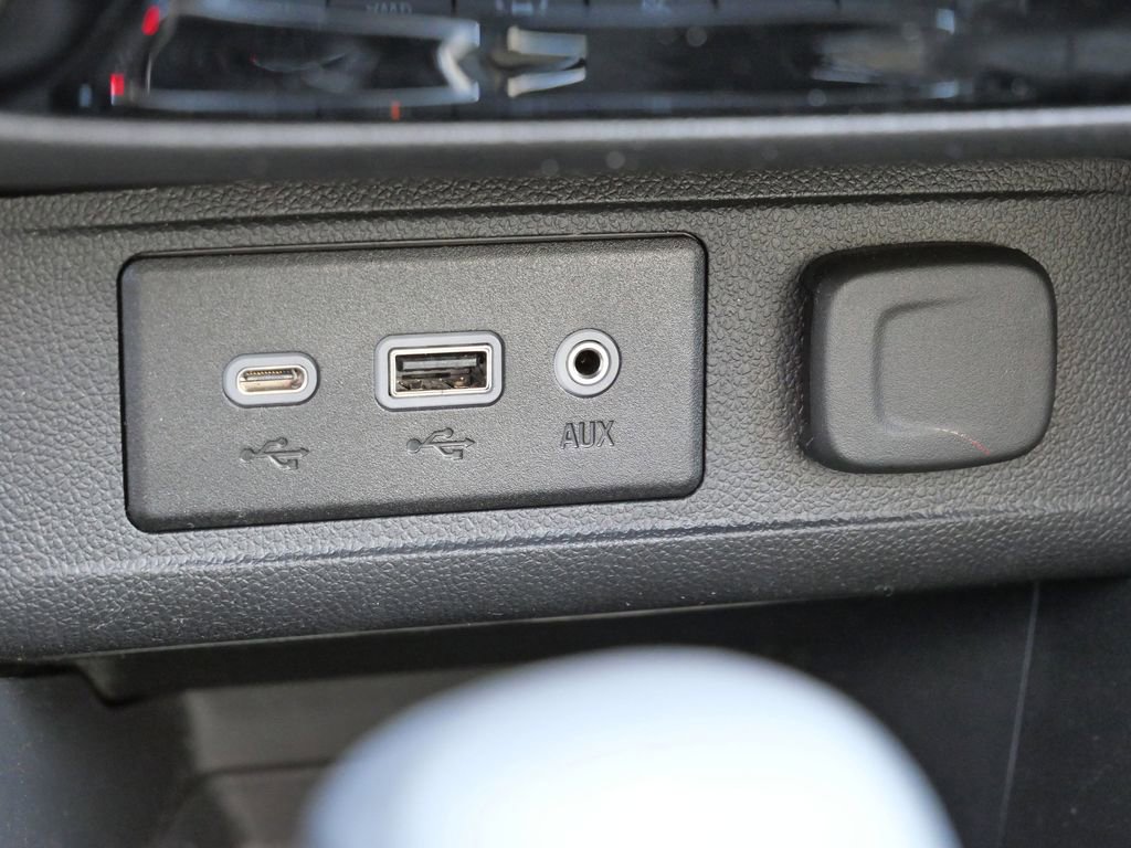 Used 2022 Buick Encore GX Essence w/ Experience Buick Package image 26