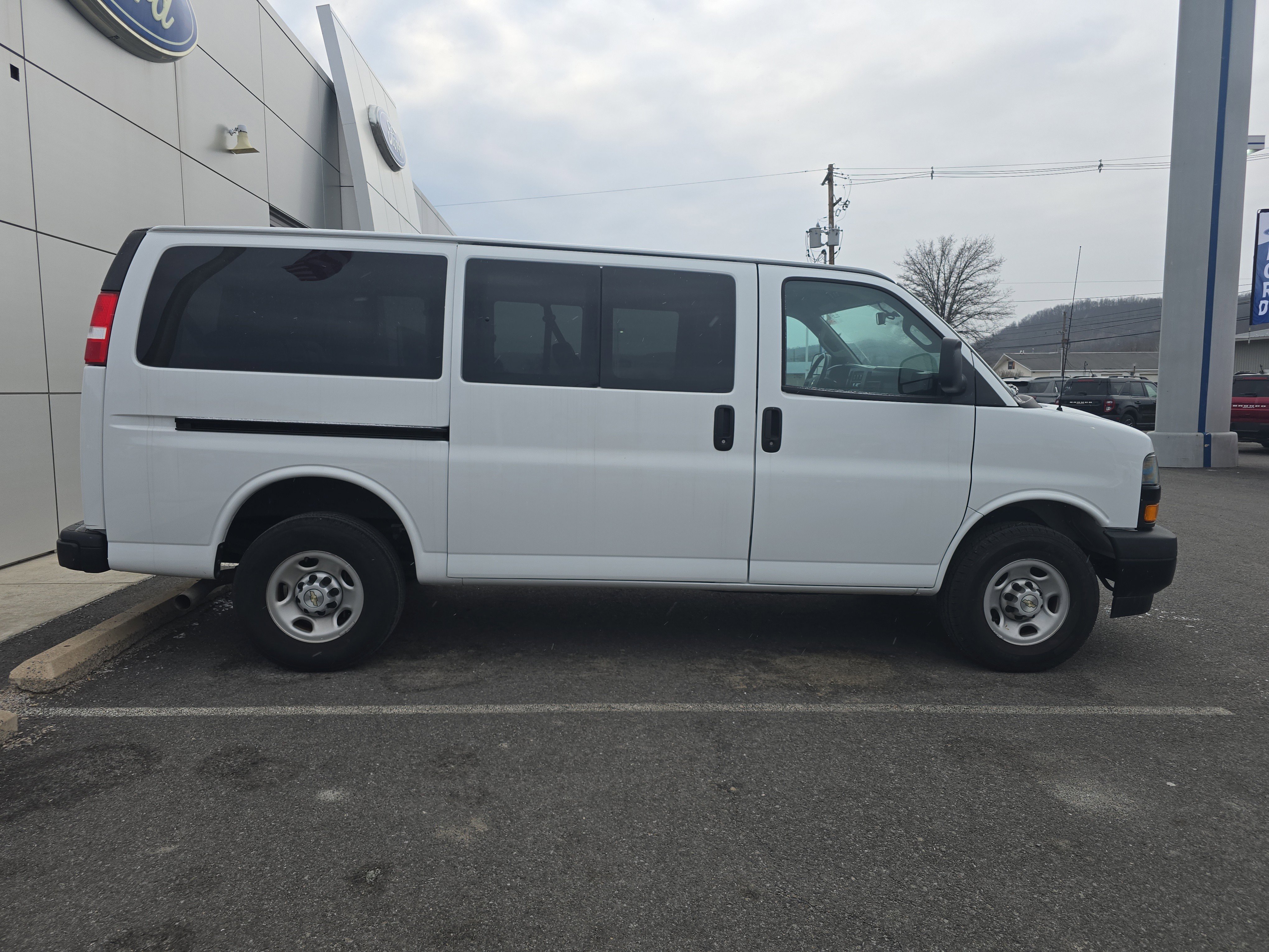 Used 2023 Chevrolet Express 3500 LS image 2