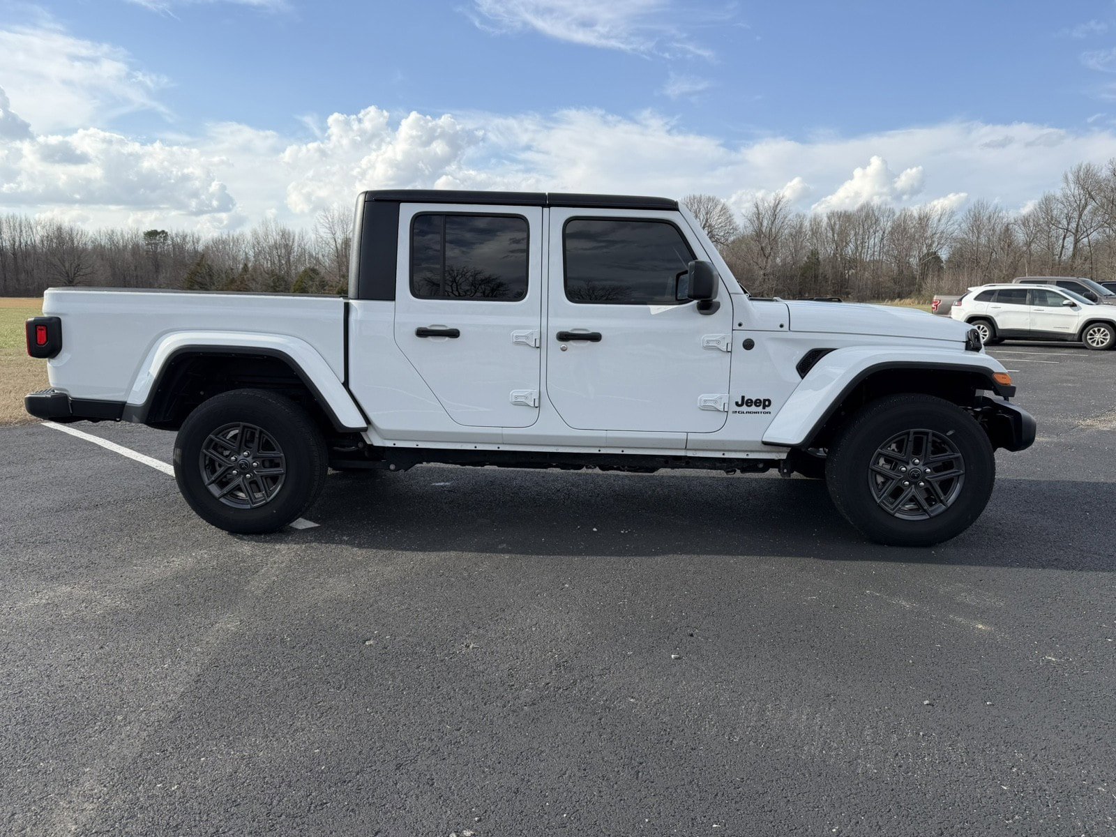Used 2024 Jeep Gladiator Sport image 8