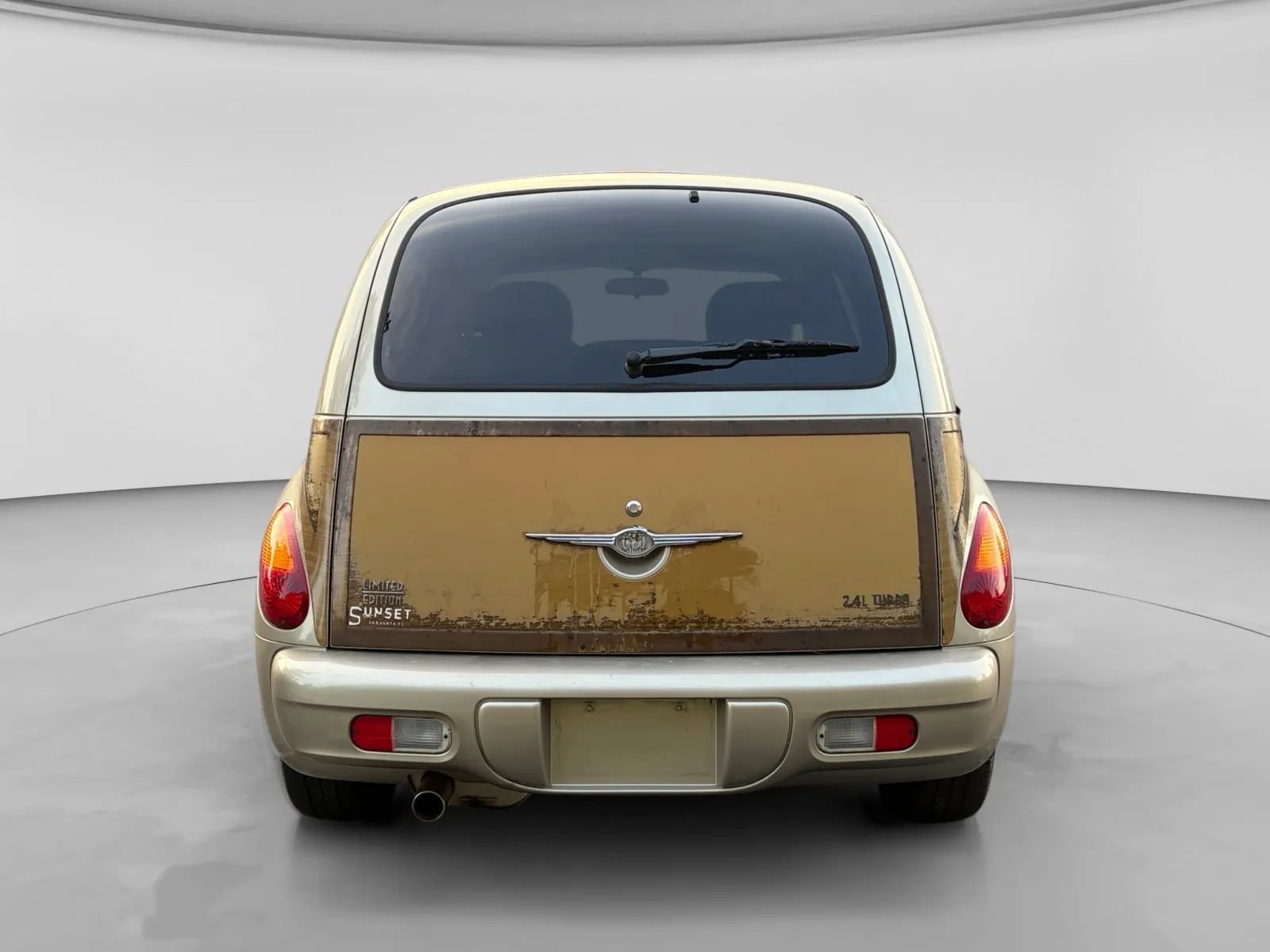 Used 2005 Chrysler PT Cruiser Limited FWD image 4