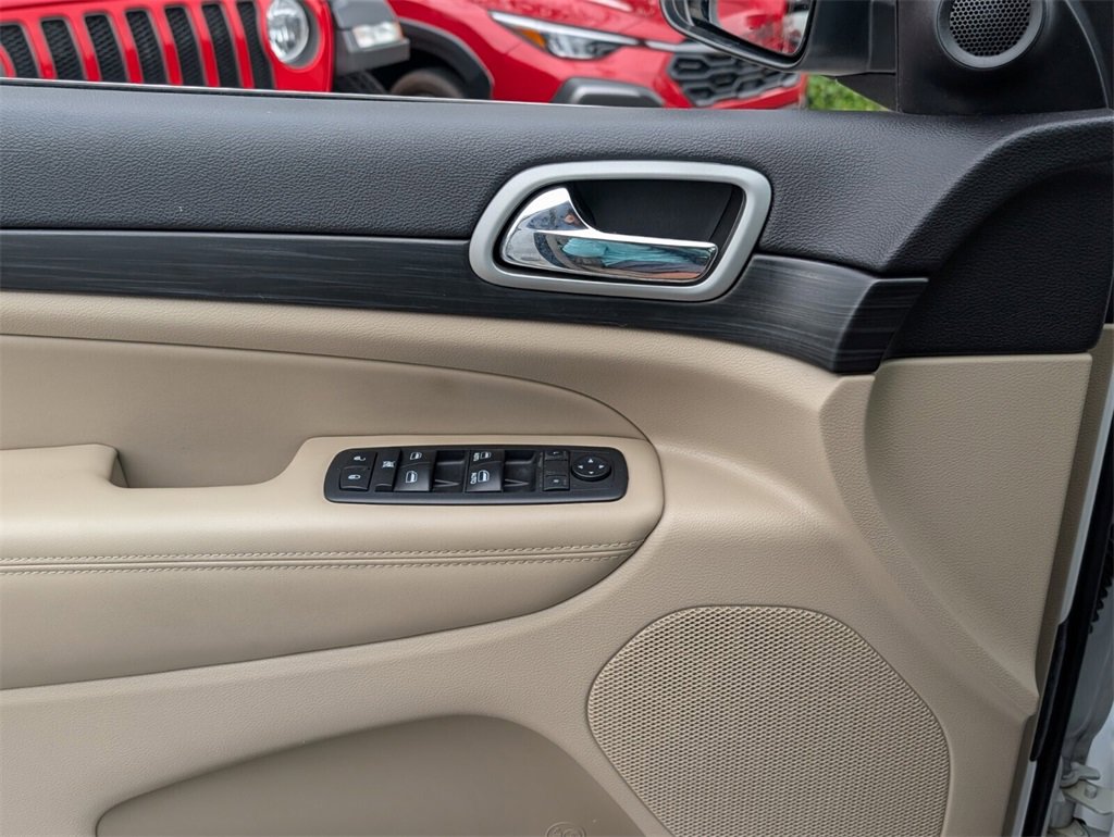 Used 2019 Jeep Grand Cherokee Laredo image 29