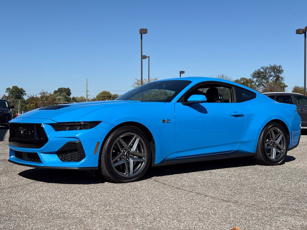 Used 2025 Ford Mustang GT RWD image 4
