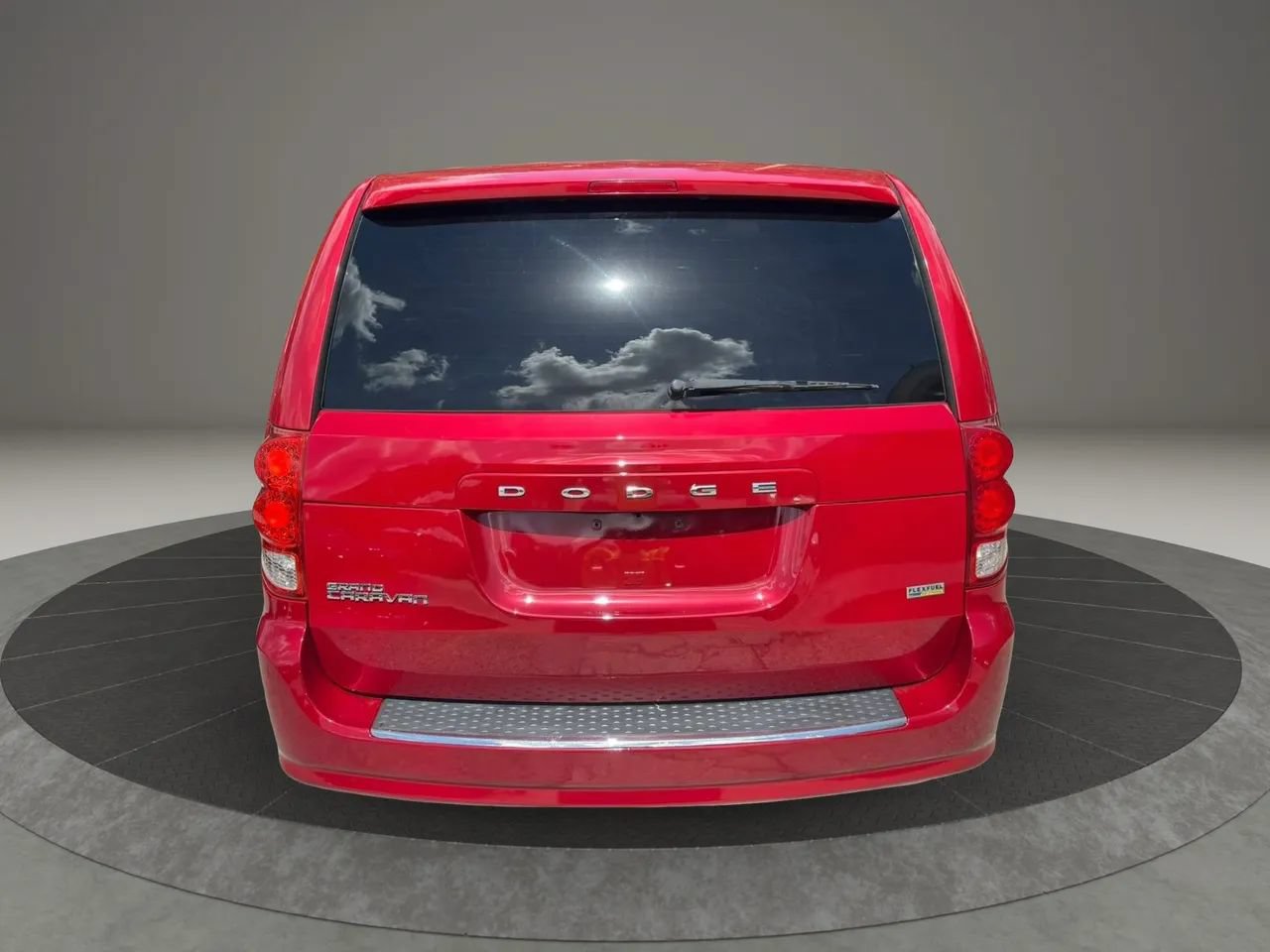 Used 2013 Dodge Grand Caravan SXT FWD image 4
