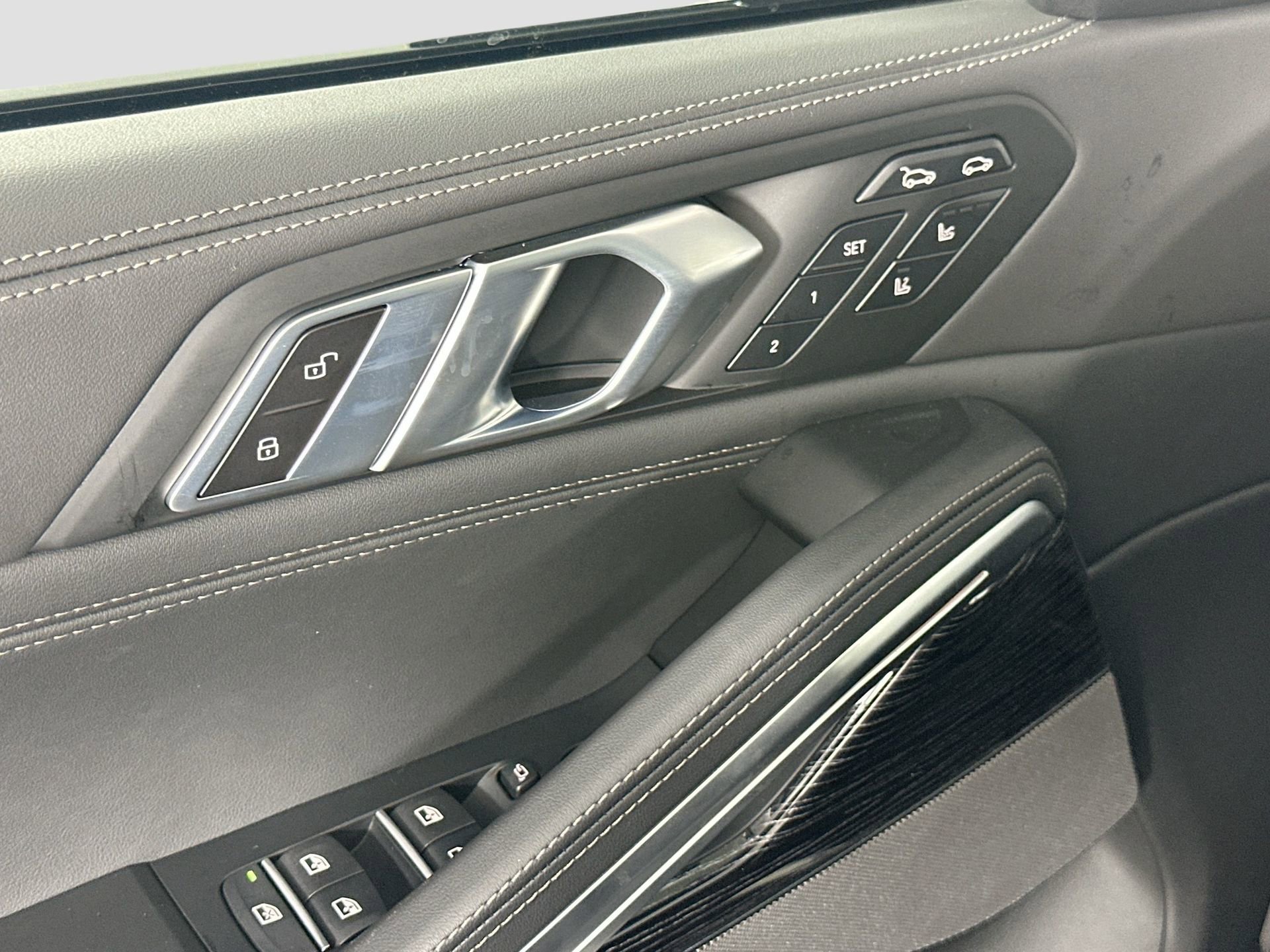 New 2026 BMW X6 xDrive40i w/ Executive Package image 17