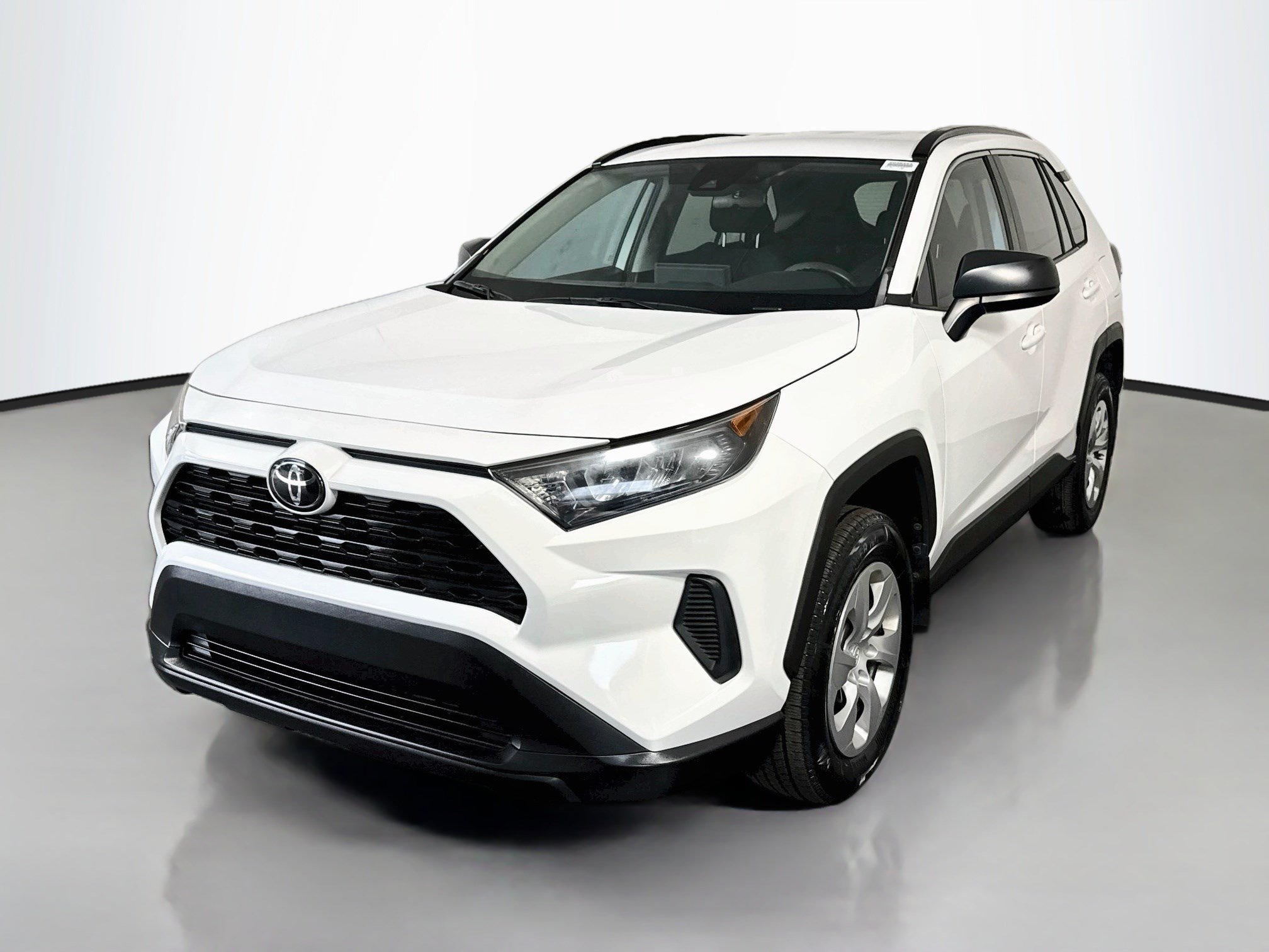 Used 2020 Toyota RAV4 LE FWD image 4