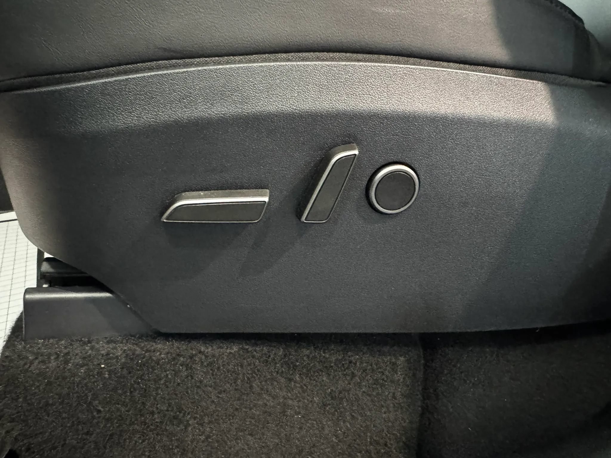 Used 2024 Tesla Model Y Performance AWD/4WD image 11
