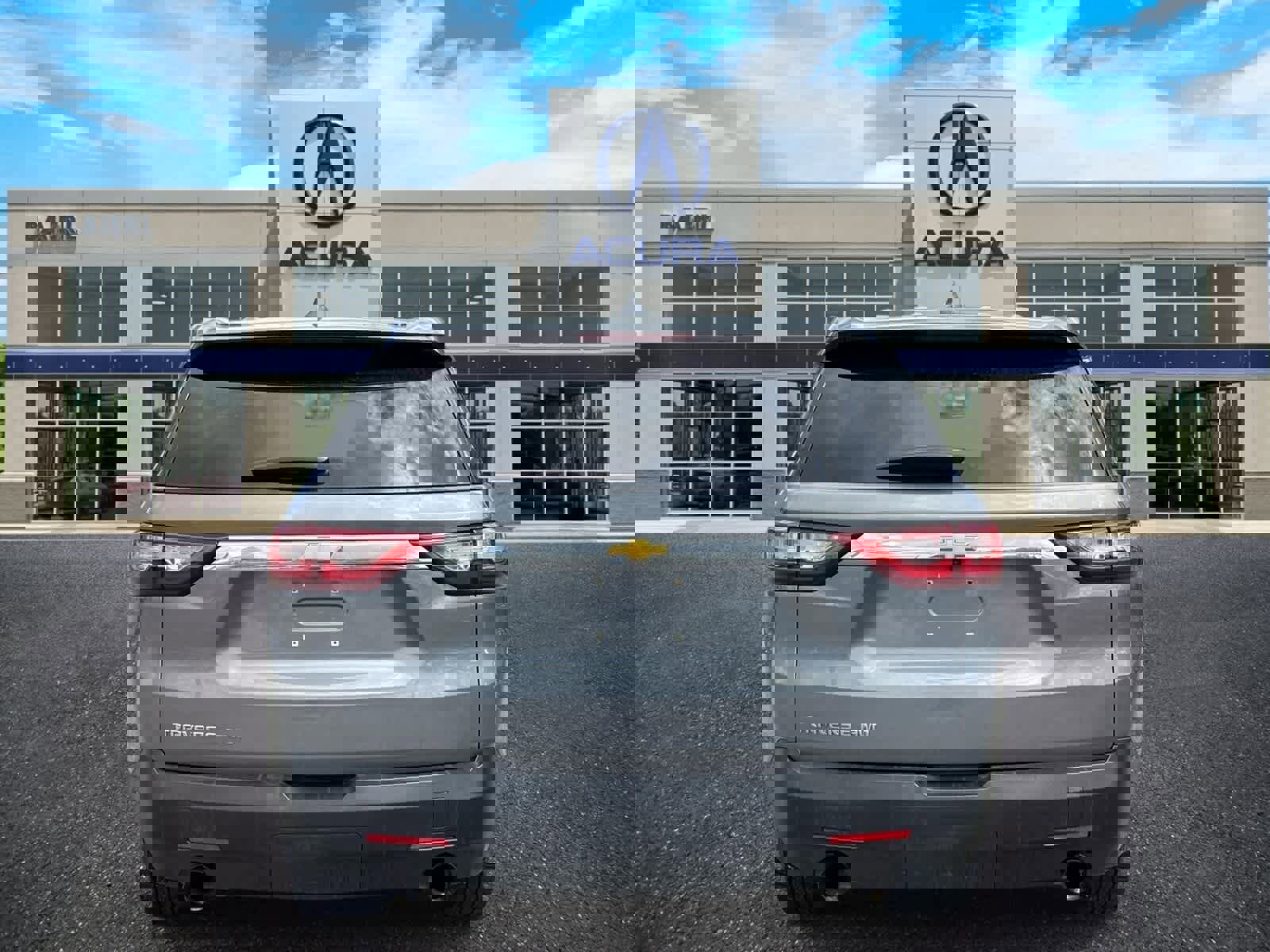 Used 2018 Chevrolet Traverse LS AWD/4WD image 4