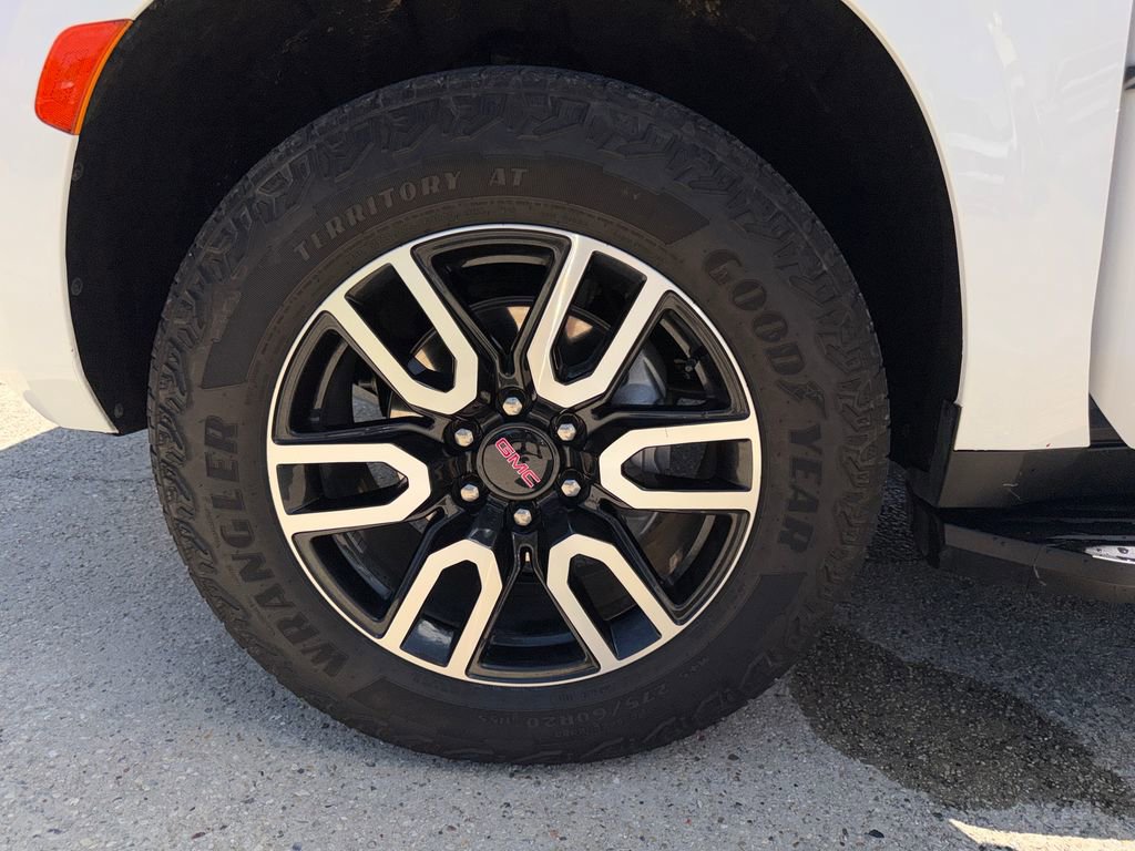 Certified 2024 GMC Yukon AT4 AWD/4WD image 43