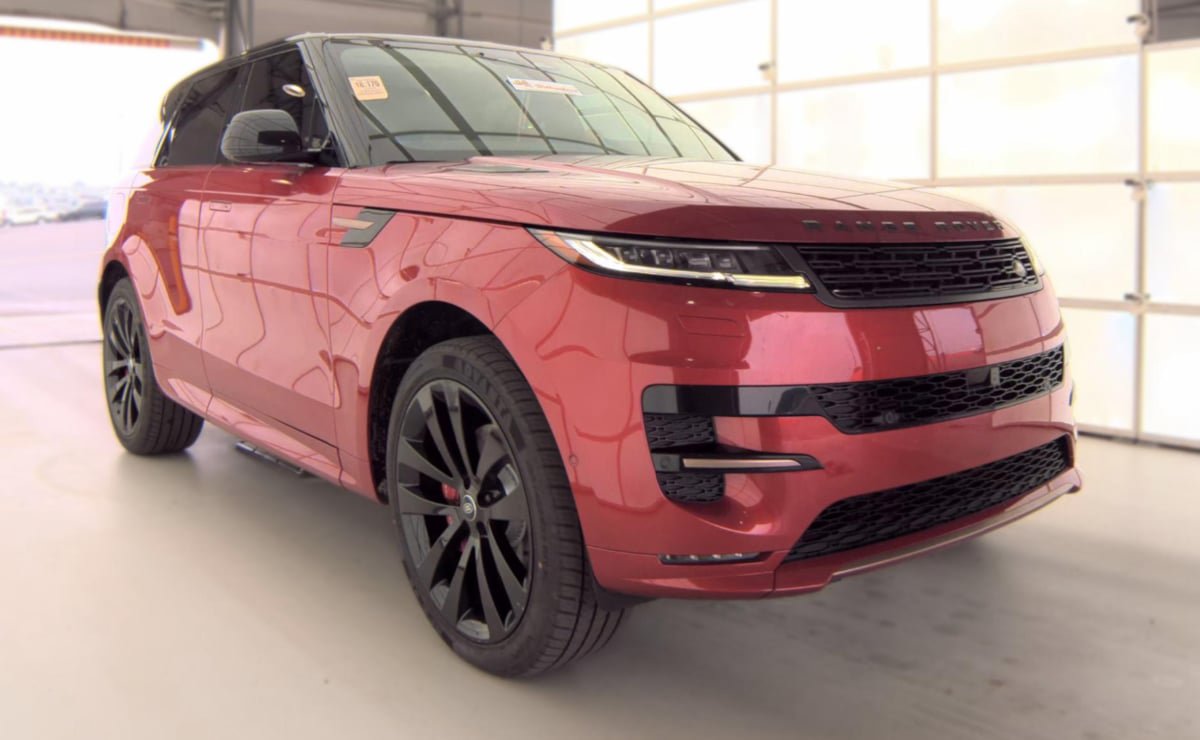 Used 2024 Land Rover Range Rover Sport Dynamic SE AWD/4WD image 2