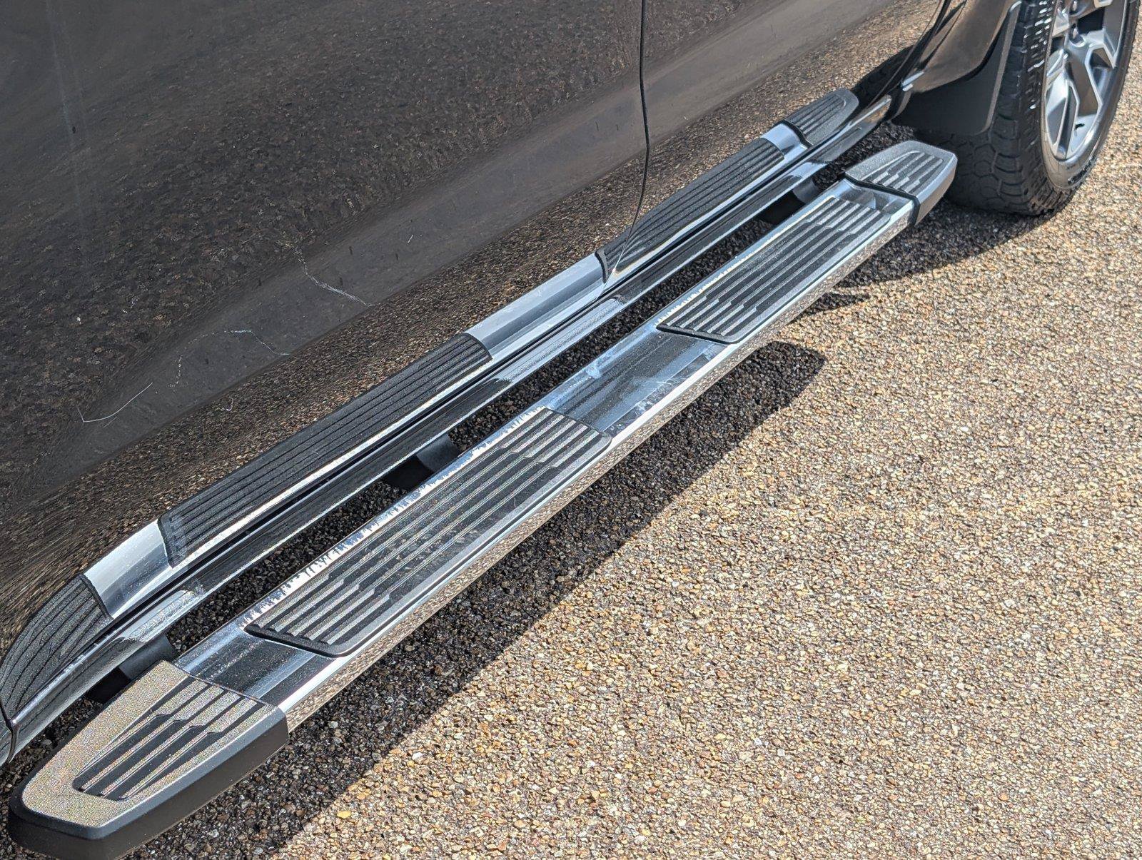 Used 2022 Chevrolet Silverado 1500 LT RWD image 13