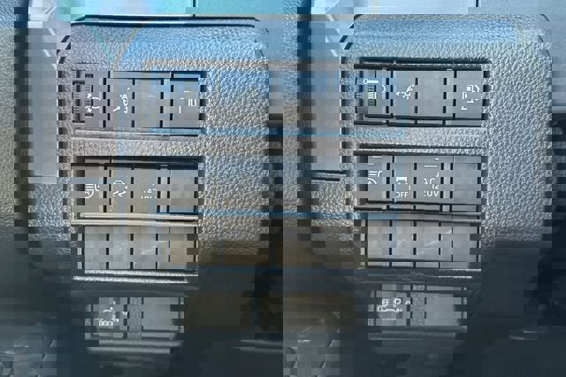 Used 2025 Toyota Tacoma TRD Off-Road image 33