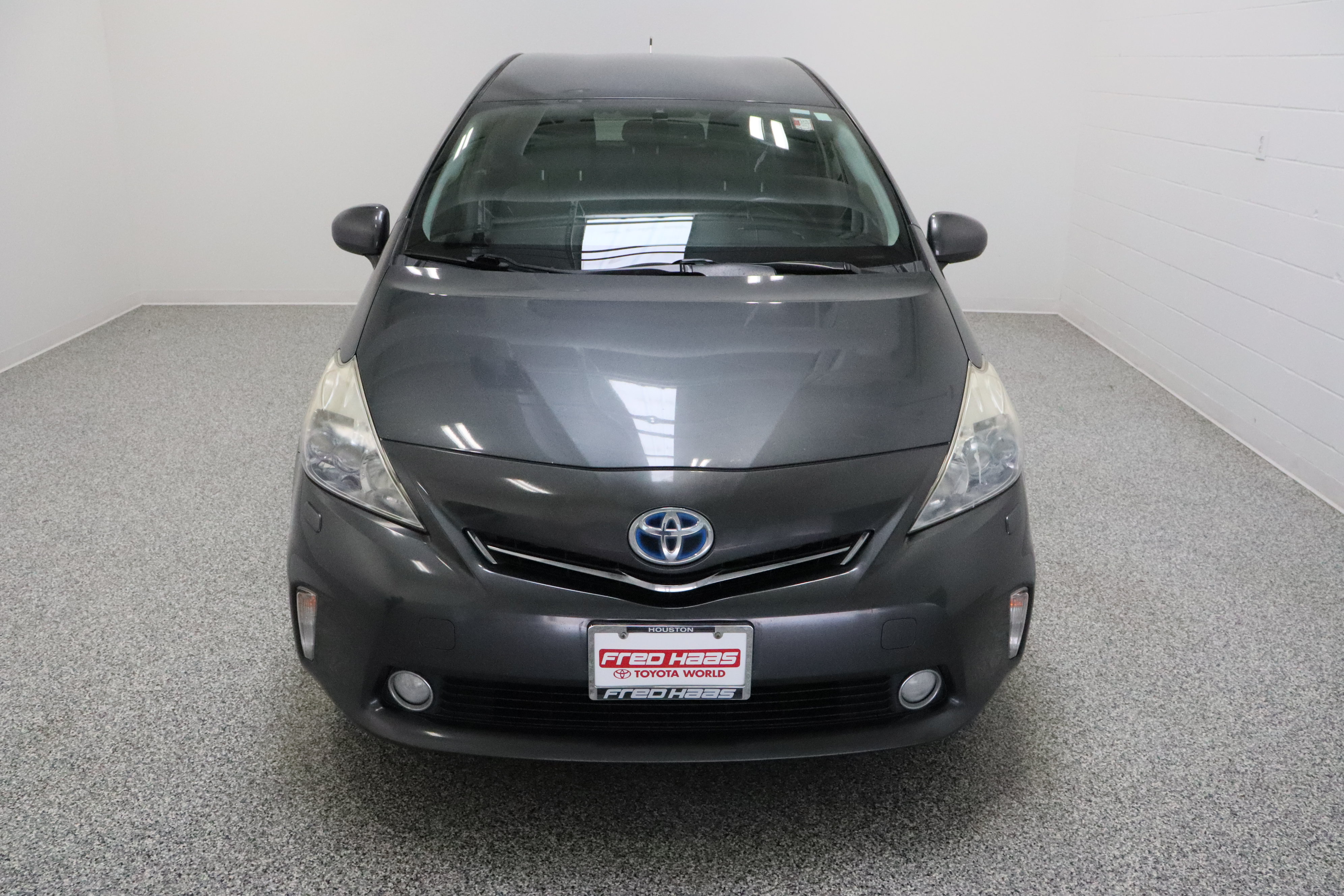 Used 2013 Toyota Prius V Five FWD image 3