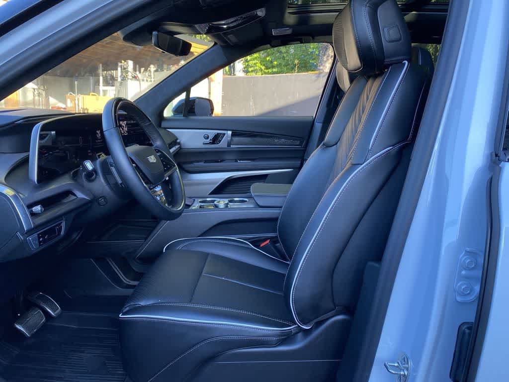 Certified 2026 Cadillac Vistiq Premium Luxury w/ LPO, Floor Liner Package AWD/4WD image 12