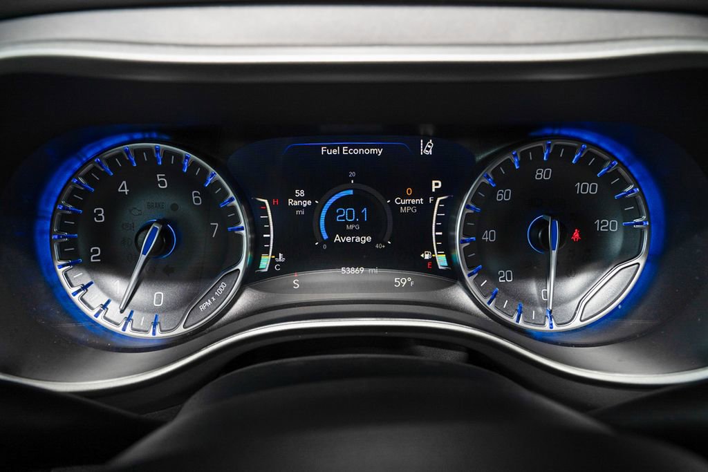 Used 2025 Chrysler Pacifica Select image 17